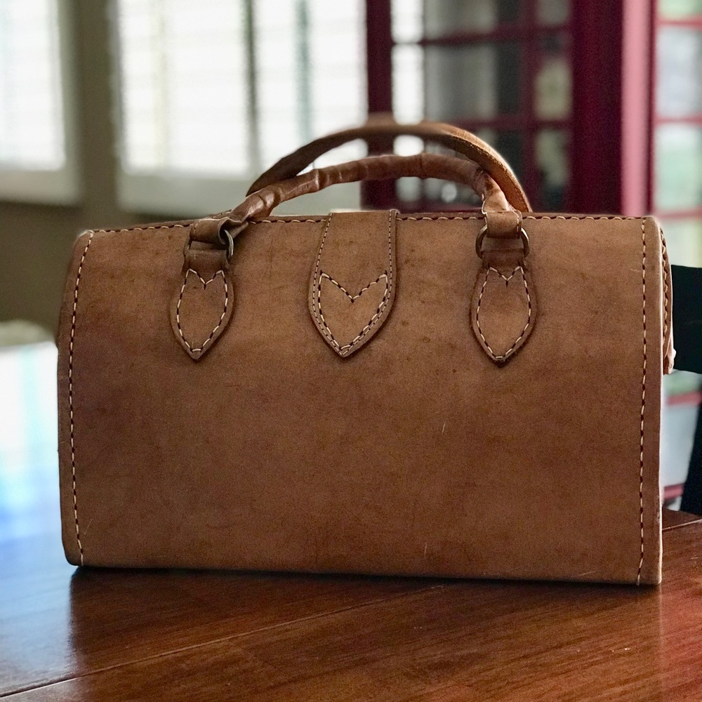 Leather/calf hair Dr style bag lots of life left👜 - Picture 2 of 8